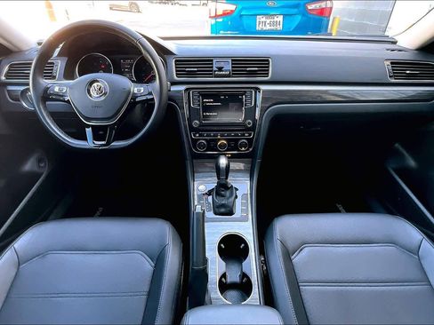 Used 2018 Volkswagen Passat 2.0T SE image 15