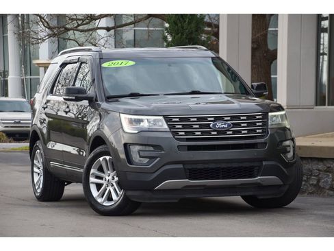 Used 2017 Ford Explorer XLT w/ Equipment Group 201A image 1