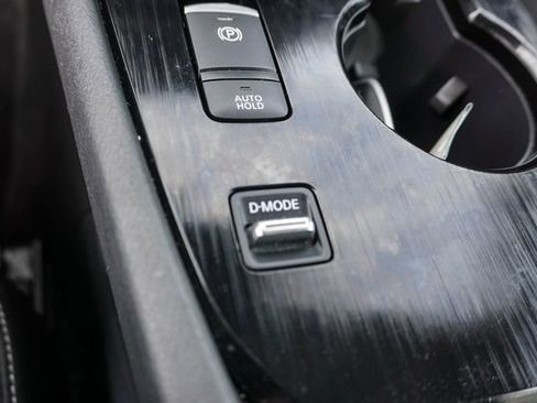 Used 2024 Nissan Rogue S FWD image 19