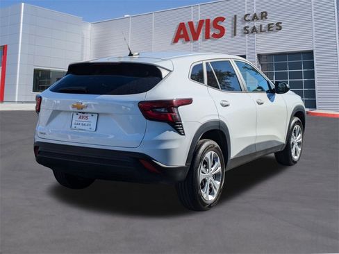 Used 2025 Chevrolet Trax LS image 6
