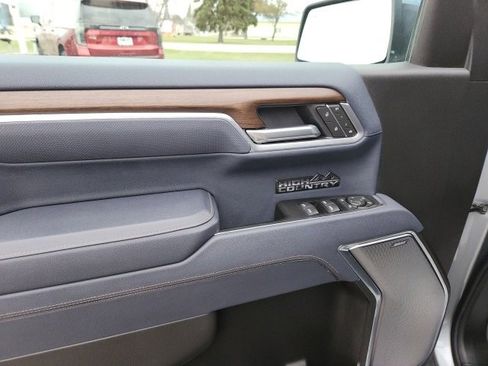 Used 2025 Chevrolet Silverado 1500 High Country w/ Technology Package image 12