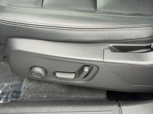 Used 2020 Volvo XC40 T5 Momentum image 18