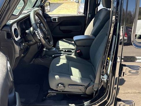 Used 2024 Jeep Wrangler Sport S image 4