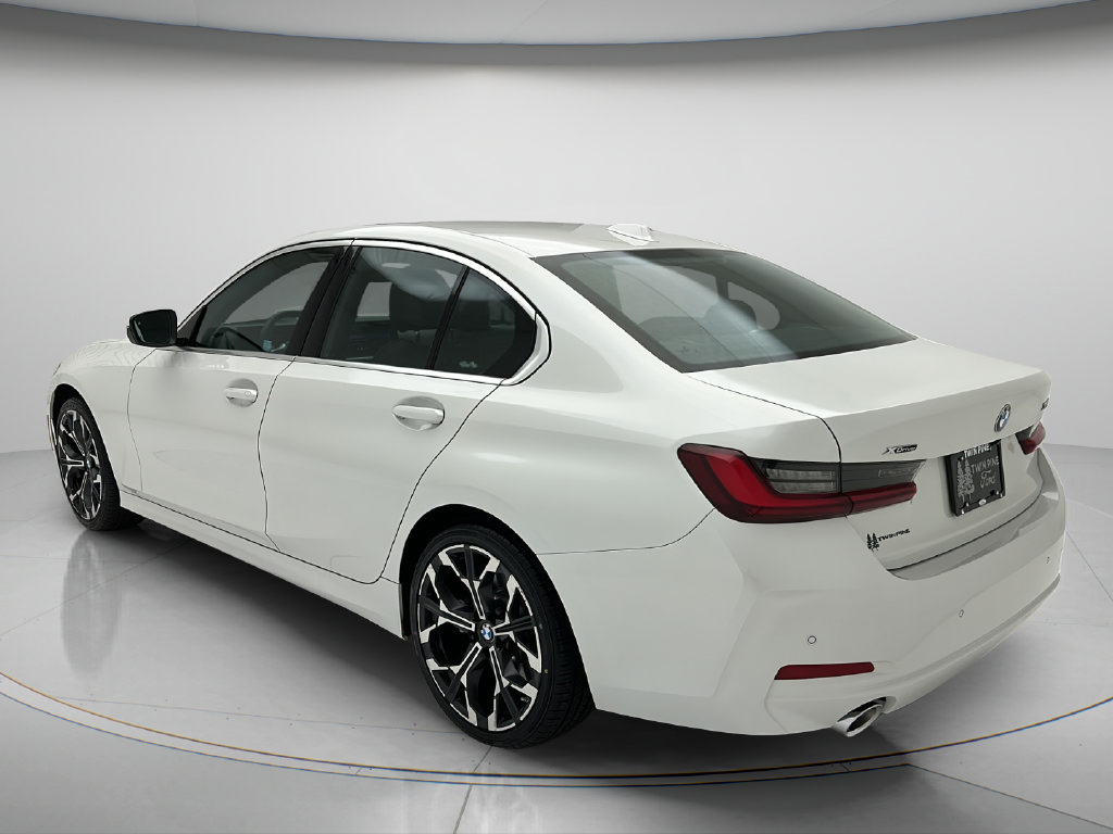 Used 2026 BMW 330i xDrive Sedan AWD/4WD image 4