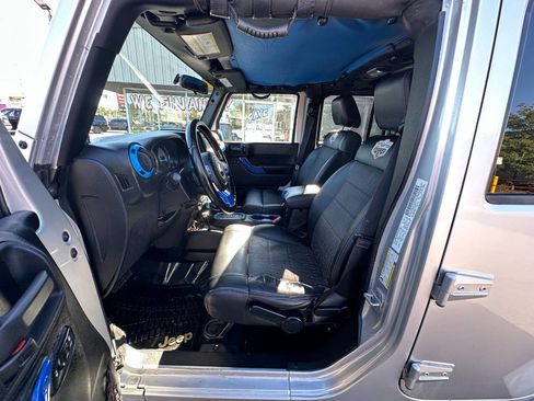 Used 2012 Jeep Wrangler Unlimited Sahara image 13