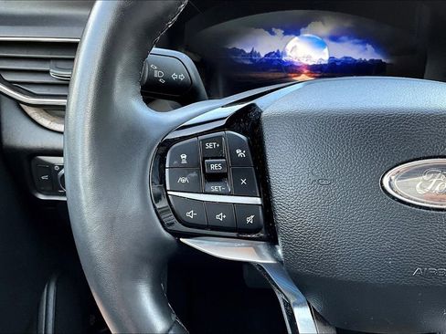 Used 2022 Ford Explorer Platinum w/ Equipment Group 601A image 13