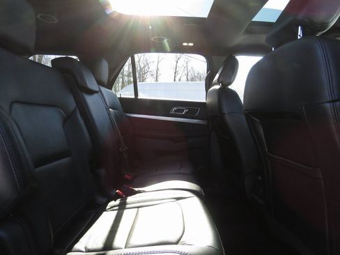 Used 2018 Ford Explorer XLT w/ Equipment Group 202A image 16