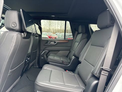 Used 2025 GMC Yukon Denali w/ Denali Reserve Package image 13