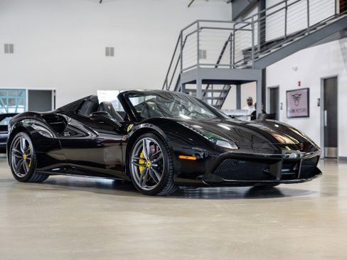 Used 2018 Ferrari 488 Spider RWD image 12