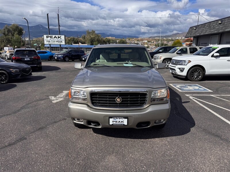 Used 2000 Cadillac Escalade 4WD image 2