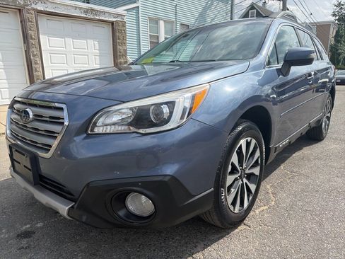 Used 2017 Subaru Outback 2.5i Limited AWD/4WD image 3