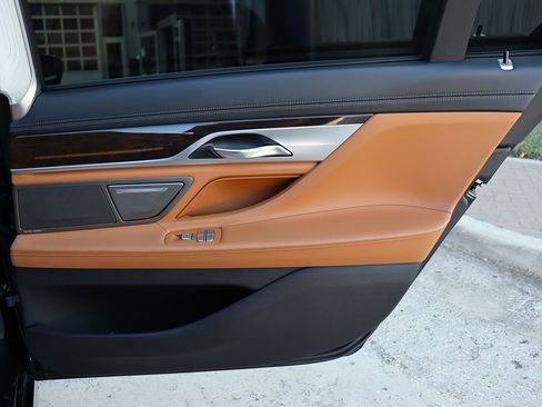 Used 2017 BMW 750i xDrive image 51