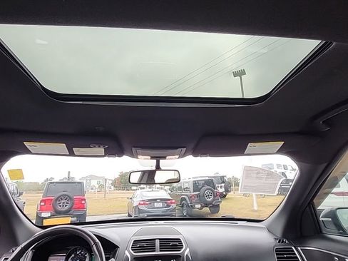 Used 2018 Ford Explorer Limited image 4