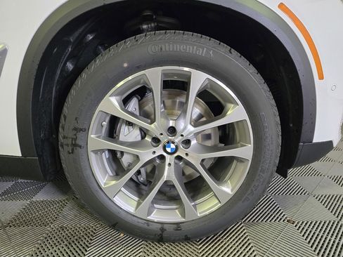 New 2026 BMW X5 xDrive50e w/ Climate Comfort Package image 2