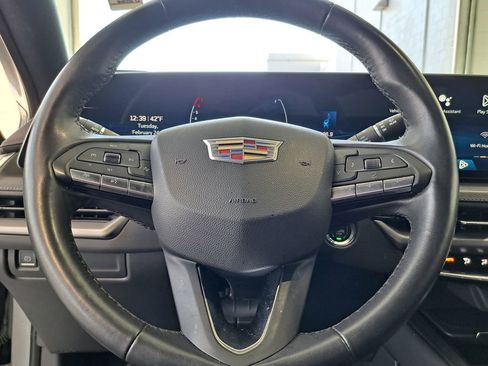 Used 2024 Cadillac XT4 Premium Luxury image 10