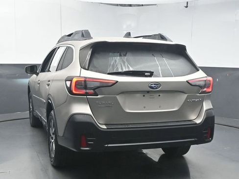 Used 2020 Subaru Outback Premium image 6