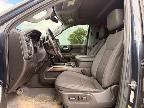 Used 2021 Chevrolet Silverado 1500 LT Trail Boss w/ LPO, Dark Essentials Package AWD/4WD image 2