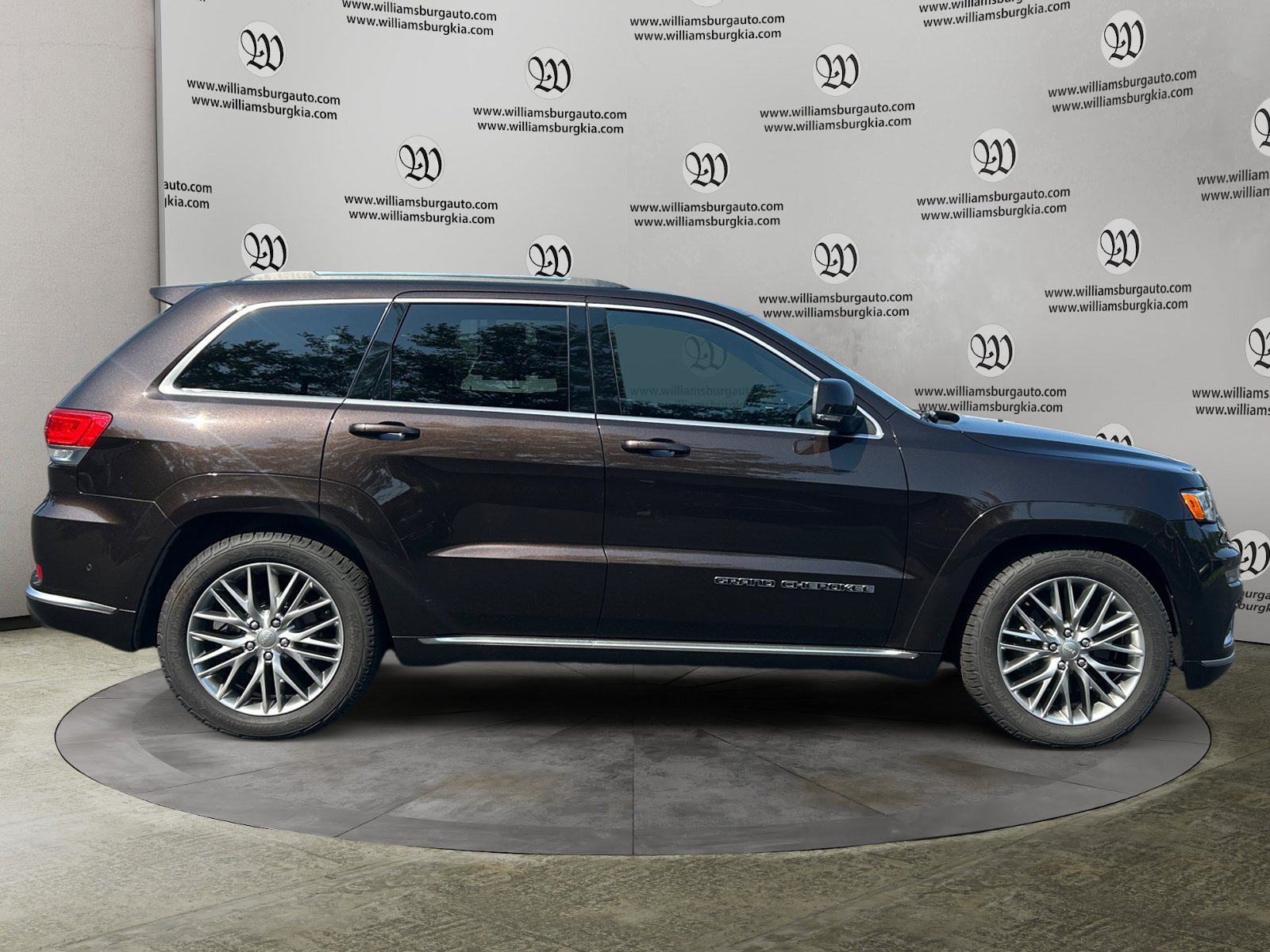 Used 2017 Jeep Grand Cherokee Summit w/ Platinum Series Group AWD/4WD image 6