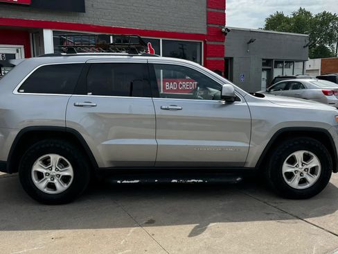 Used 2016 Jeep Grand Cherokee Laredo w/ Quick Order Package 23E AWD/4WD image 3