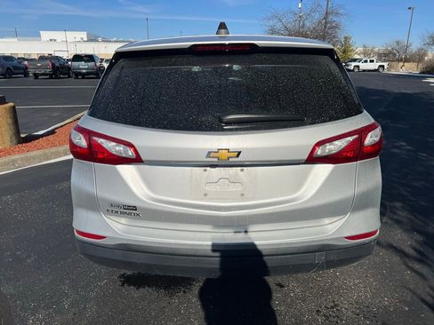 Used 2020 Chevrolet Equinox LS w/ LS Convenience Package image 4