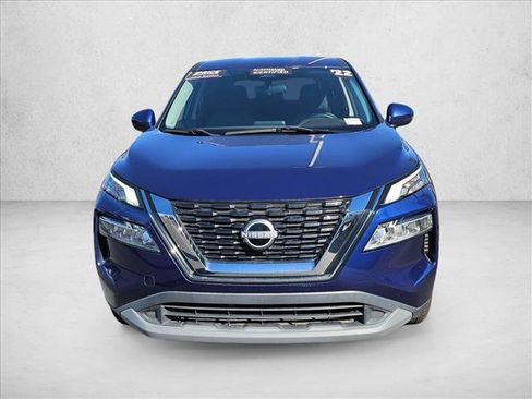 Used 2022 Nissan Rogue SV image 2