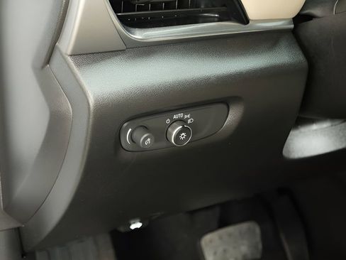 Used 2023 Chevrolet Traverse LS FWD image 8