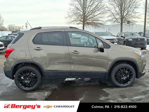 Certified 2022 Chevrolet Trax LT w/ Sport Edition image 9