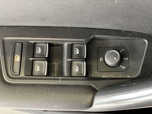 Used 2021 Volkswagen Tiguan SE AWD/4WD image 16