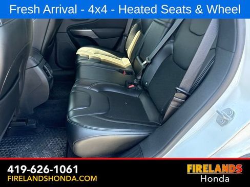 Used 2019 Jeep Cherokee Latitude Plus w/ Cold Weather Group AWD/4WD image 20