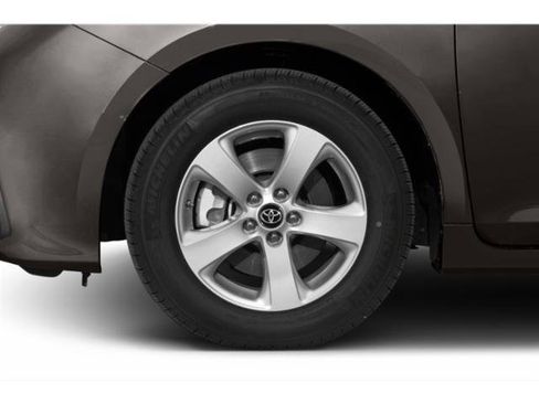 Certified 2020 Toyota Sienna SE Premium w/ Nightshade Edition image 11
