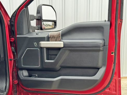 Used 2019 Ford F250 Lariat image 39