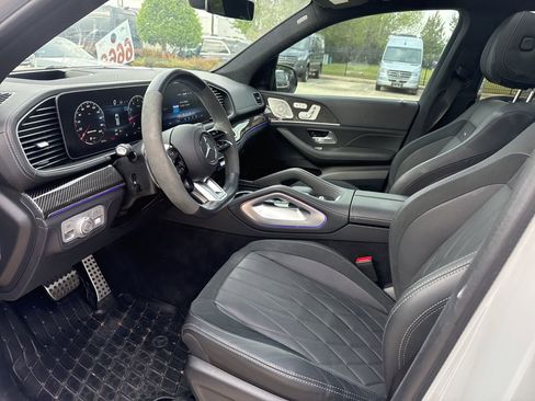 Used 2025 Mercedes-Benz GLS 63 AMG 4MATIC image 9