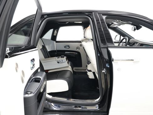 Used 2017 Rolls-Royce Ghost Series II Sedan 4D image 98