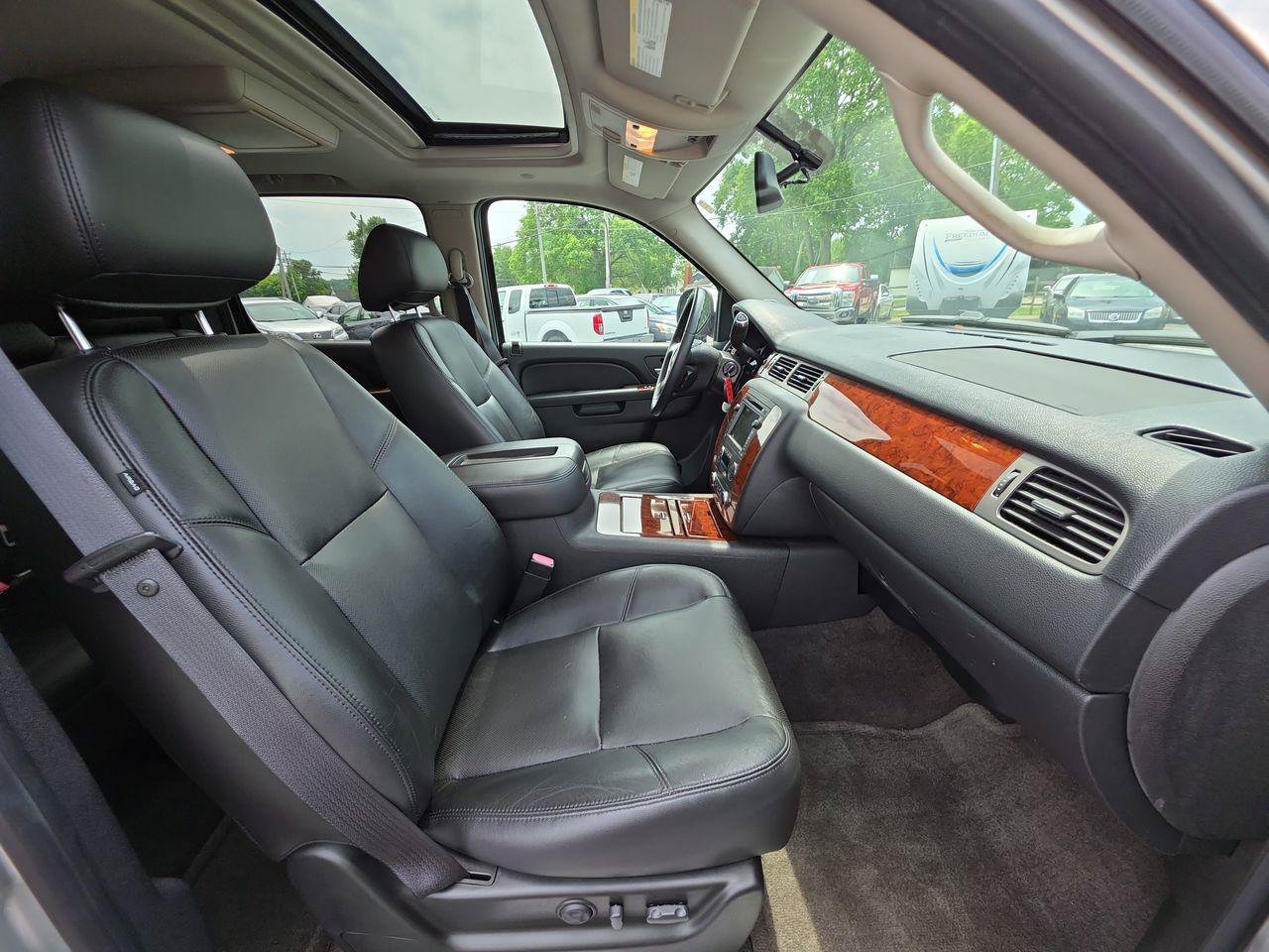 Used 2010 Chevrolet Avalanche LTZ AWD/4WD image 8