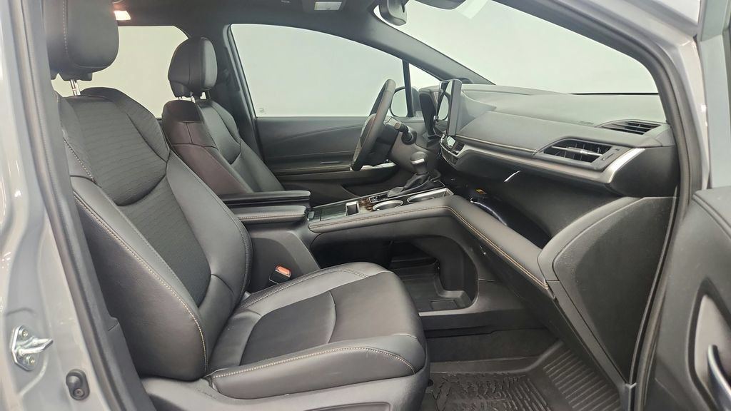 Used 2026 Toyota Sienna XLE Woodland Edition AWD/4WD image 19