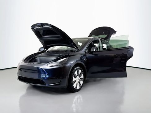 Used 2024 Tesla Model Y Long Range RWD image 27