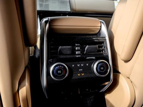 New 2026 Land Rover Range Rover Long Wheelbase SE AWD/4WD image 17