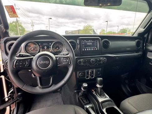 Used 2023 Jeep Gladiator Sport AWD/4WD image 10