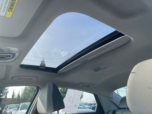 Used 2025 Hyundai Elantra Limited image 23