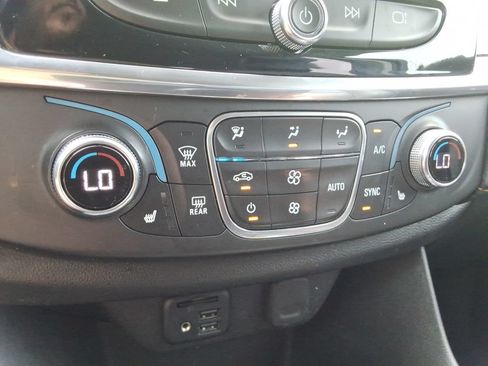 Certified 2020 Chevrolet Traverse LT w/ LT Premium Package FWD image 33