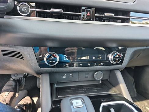 New 2025 Mitsubishi Outlander SE image 19