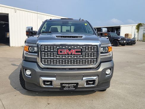 Used 2018 GMC Sierra 2500 Denali w/ Duramax Plus Package image 2