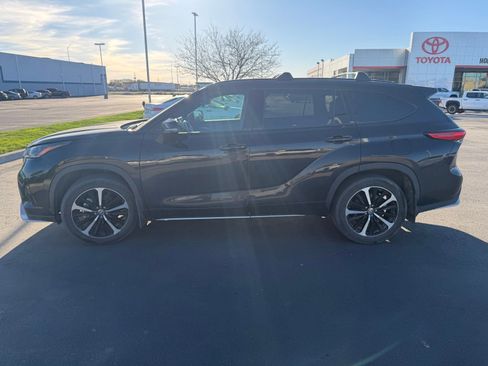 Used 2022 Toyota Highlander XSE image 1