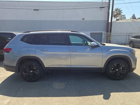 Used 2022 Volkswagen Atlas SE w/ Black Wheel Package FWD image 1
