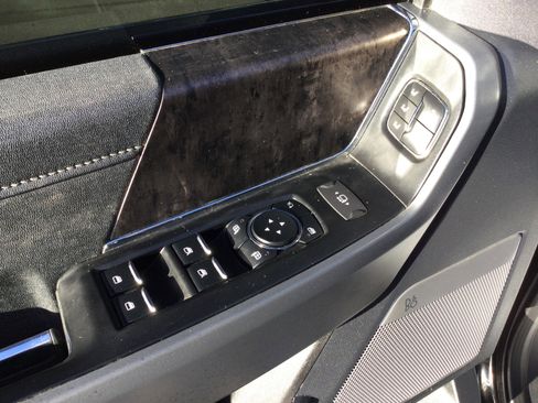 Used 2023 Ford F350 Lariat w/ Chrome Package image 10