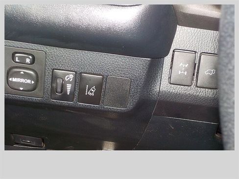 Used 2018 Toyota RAV4 XLE image 20