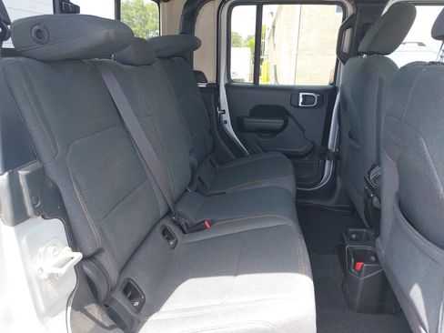 Used 2024 Jeep Gladiator Sport AWD/4WD image 12
