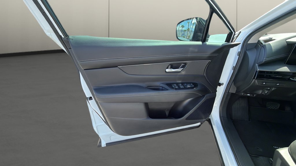 Used 2025 Nissan Murano SV AWD/4WD image 13
