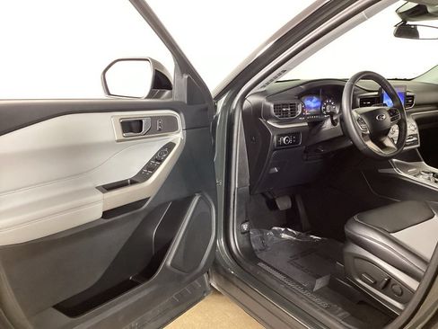 Used 2024 Ford Explorer XLT w/ Equipment Group 202A AWD/4WD image 9