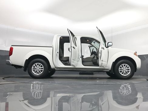 Used 2019 Nissan Frontier SV image 7